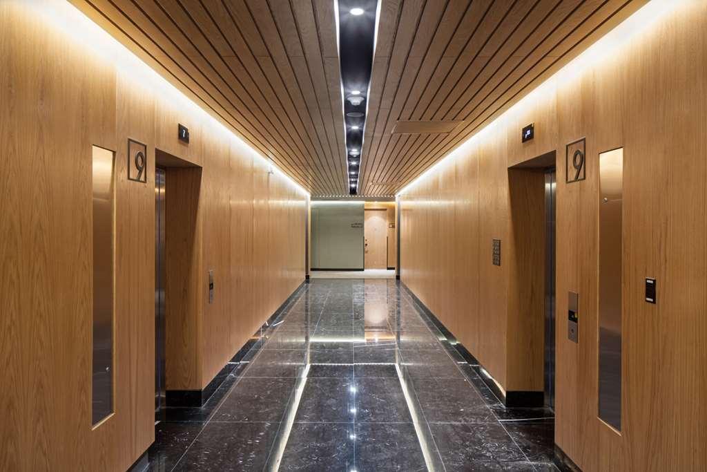 Hotel Galeria Plaza Monterrey Einrichtungen foto Corridor of the hotel